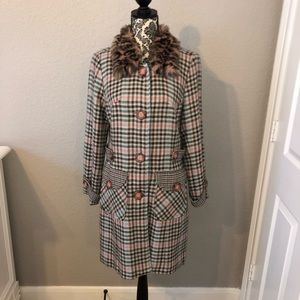 Fitted fall jacket with faux fur collar